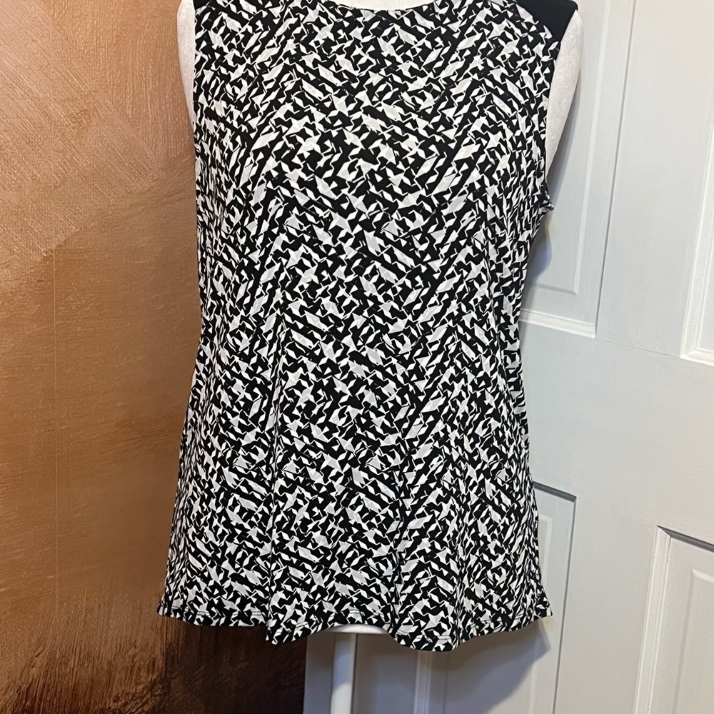 #154 VINCE CAMUTO GEOMETRIC ABSTRACT SLEEVELESS TANK TOP BLOUSE SIZE MEDIUM